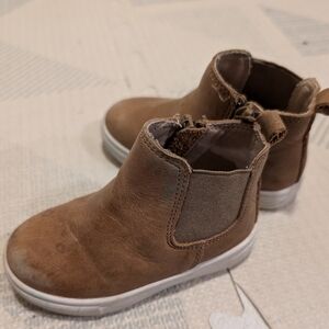 Consciously Baby Chelsea Boots, size 5
